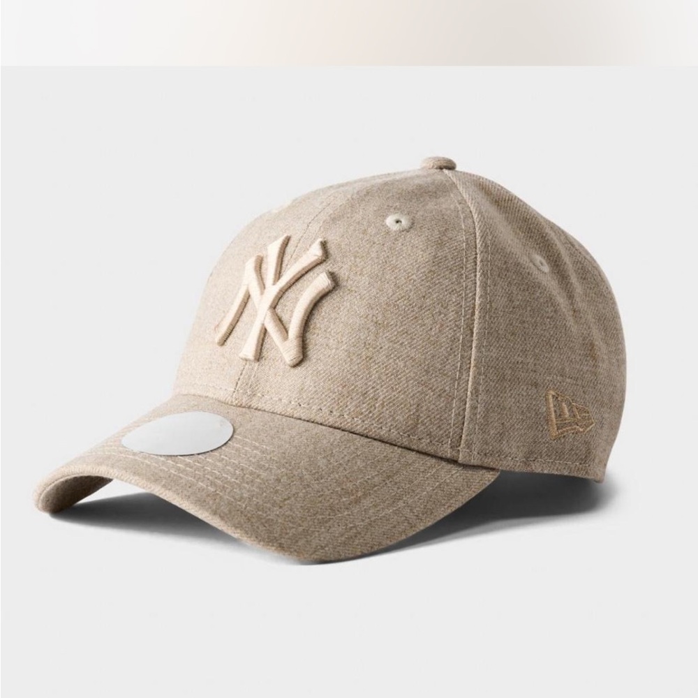 NWOT Aritzia New York Hat